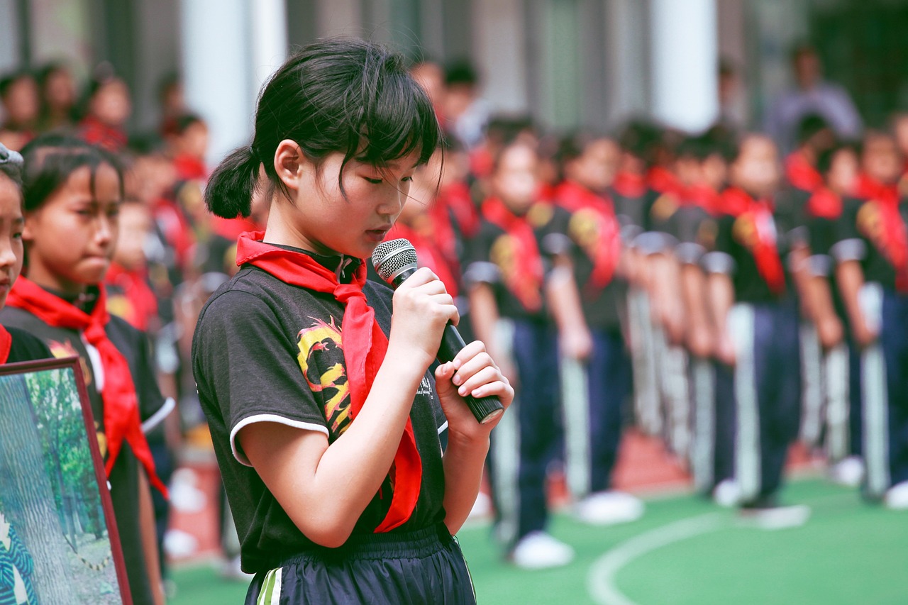 老师要求犯错学生当众道歉不应成为被告—教育中的责任与尊重